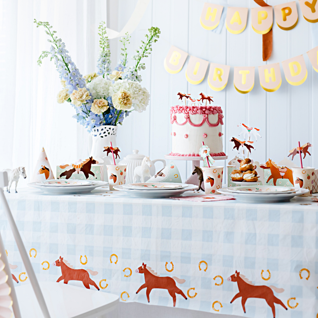 blauw met wit geblokt kleed met paarden erop