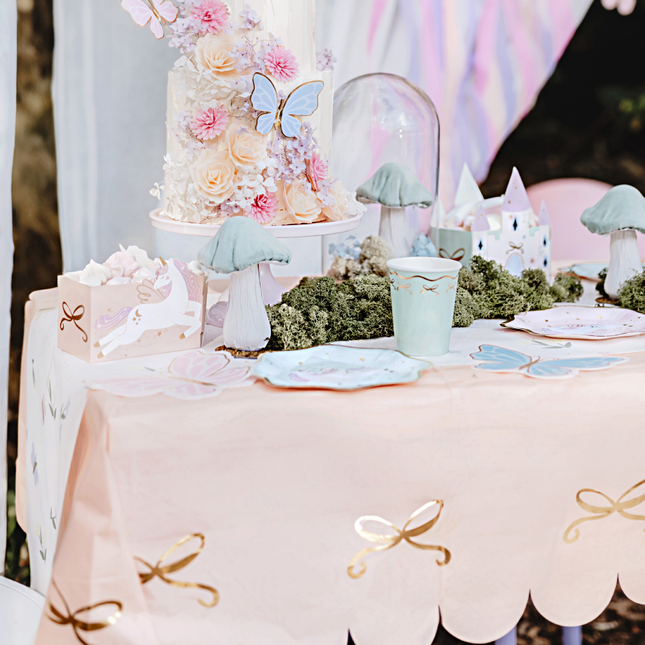 roze tafelkleed met gouden strikjes