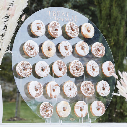 transparante donut wall gevuld met verschillende donuts