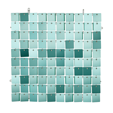 turquoise backdrop met vierkantjes