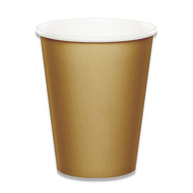 Gouden beker op witte achtergrond