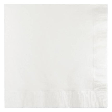 Witte servetten met een ribbelrandje op een witte achtergrond