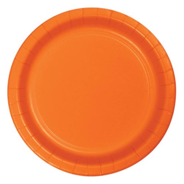 Oranje kartonnen bord op witte achtergrond