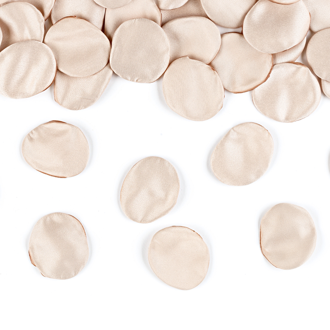 beige rozenblaadjes