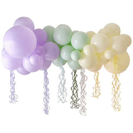 Pastel ballonnenboog met streamers