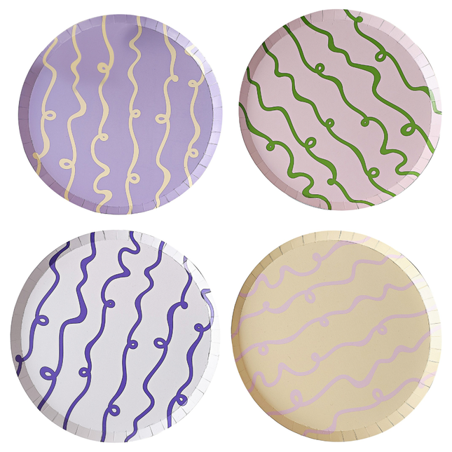Pastel bordjes met swirls en krulletjes erop