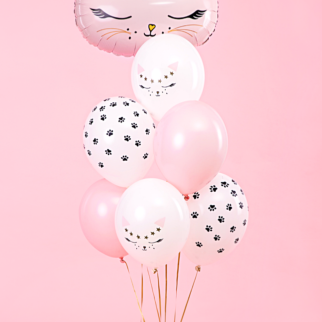 ballonnen met kattenpootjes en roze ballonnen