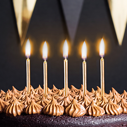 taart met gouden kaarsjes