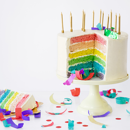 regenboog taart met gouden kaarsjes