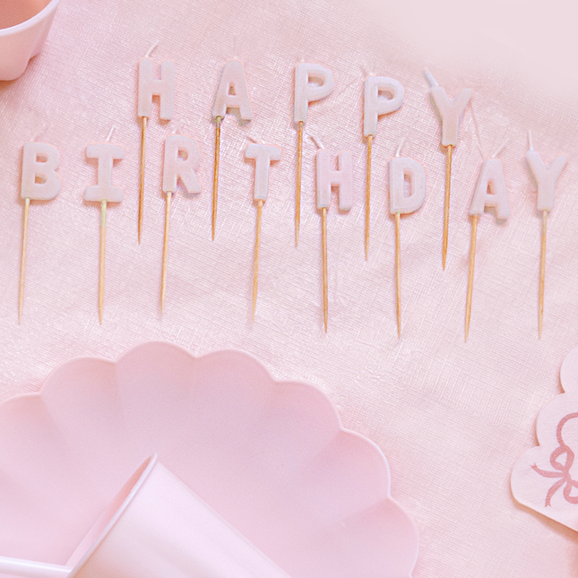 lichtroze taart kaarsen happy birthday