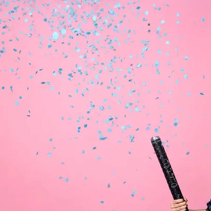 Zwarte confettishooter van 60 centimeter lang met blauwe confetti