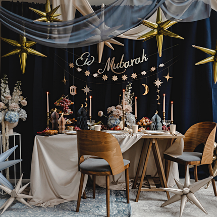 ramadan versiering in donkere tinten met gouden accenten