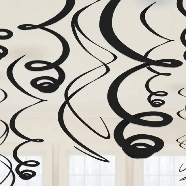 Zwarte swirls in kamer