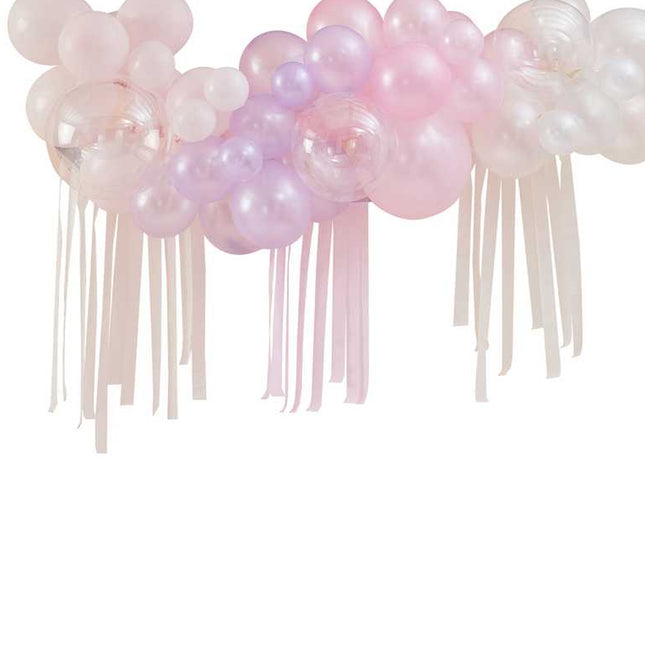 Ballonnenboog met roze en paarse tinten