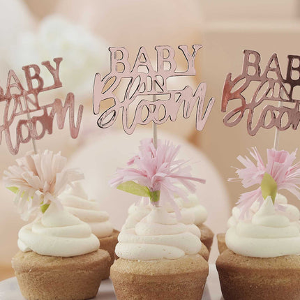 Cupcakes met baby in bloom toppers
