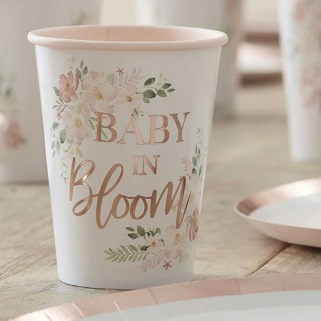Beker met bloemen en de tekst baby in Bloom