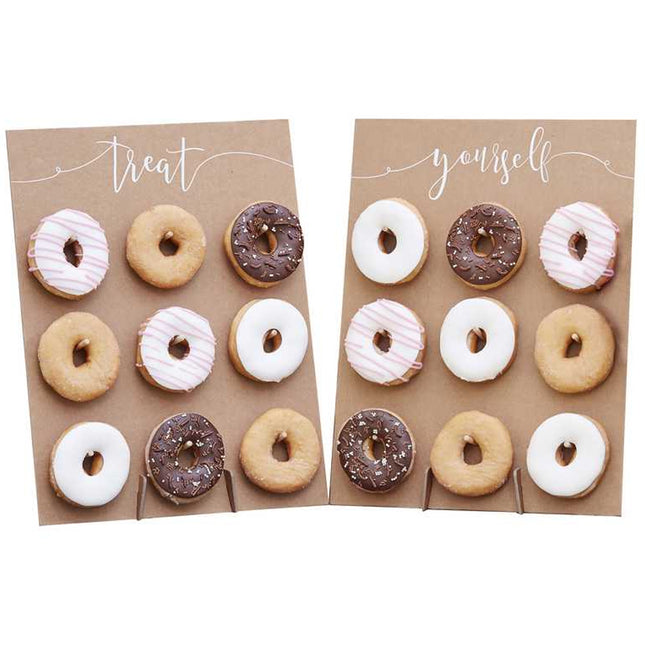 twee donut walls met kraft achtergrond