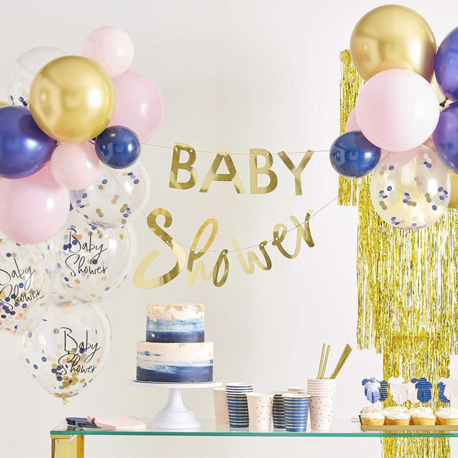 kamer met gender reveal versiering