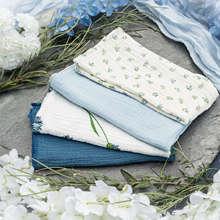 stoffen servetten met blauwe bloemen