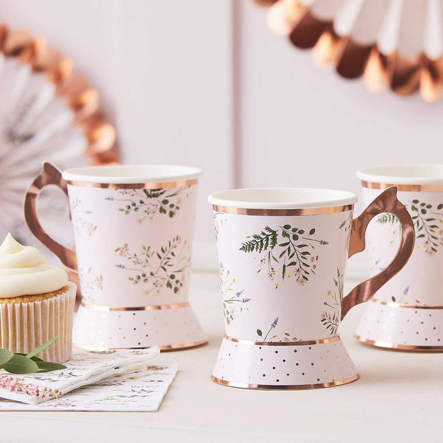 papieren thee kopjes met bloemetjes design