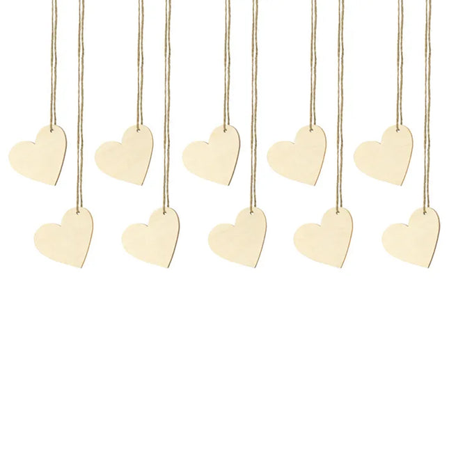 Tien houten tafelkaartjes in de vorm van hartjes