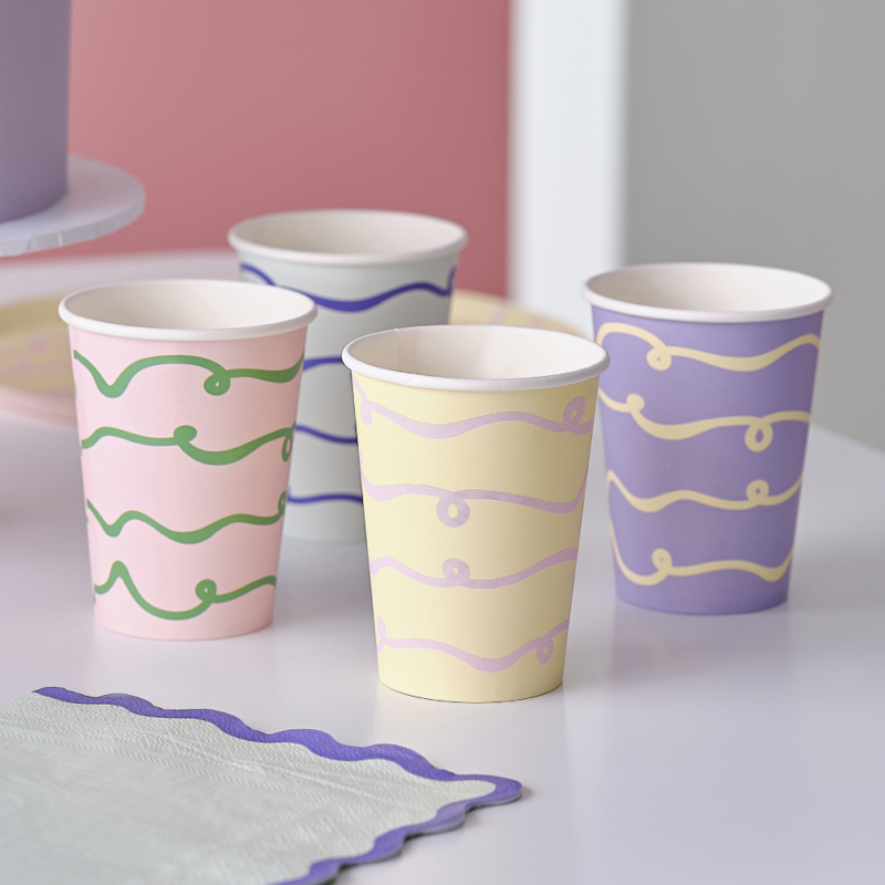 Pastel bekers met swirls en krulletjes