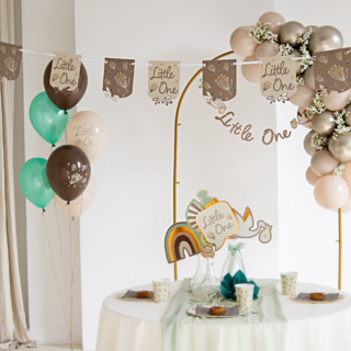 babyshower versiering met creme, grijze en mint versiering