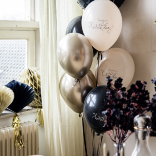 bundel zwarte, creme en metallic ballonnen