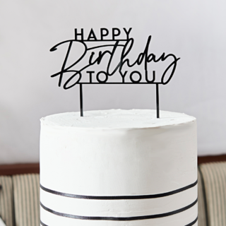 zwarte taartversiering happy birthday to you in een wit met zwarte taart